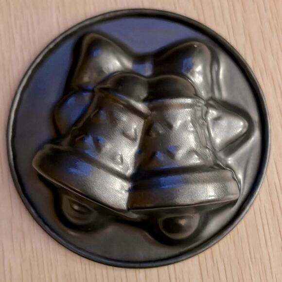 Set of 4 Christmas shaped mini cake pans. NWOT - Picture 6 of 6